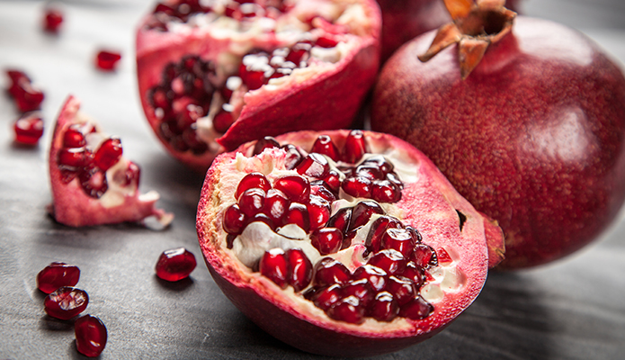 9 Pomegranate Health Benefits that Offer Powerful Disease Protection